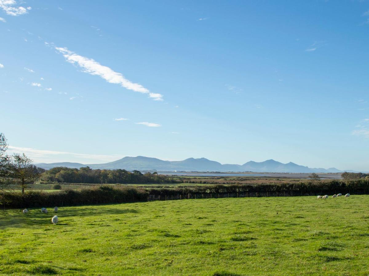 Drosgl Villa Llangefni Buitenkant foto